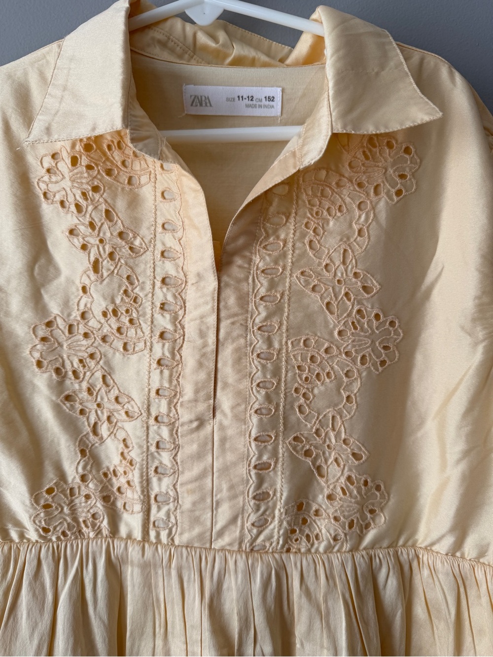 Zara Kids size 11-12 years Eyelet Cotton Dress - Pale Yellow - Picture 3 of 7